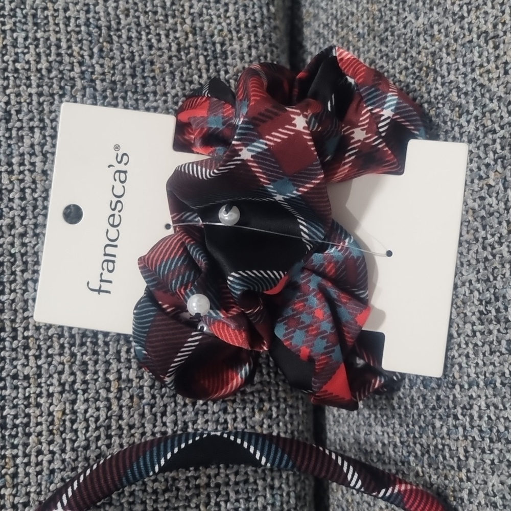 FRANCESCA'S Headband & Scrunchie Plaid 2pc Set - Picture 6 of 7